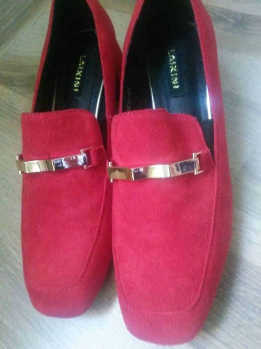 Замшевые туфли , очень нарядные на выход или на каждый день