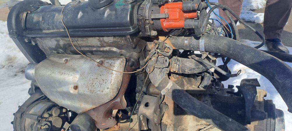 Мотор вместе с коробкой