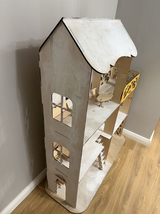 Кукольный деревянный домик