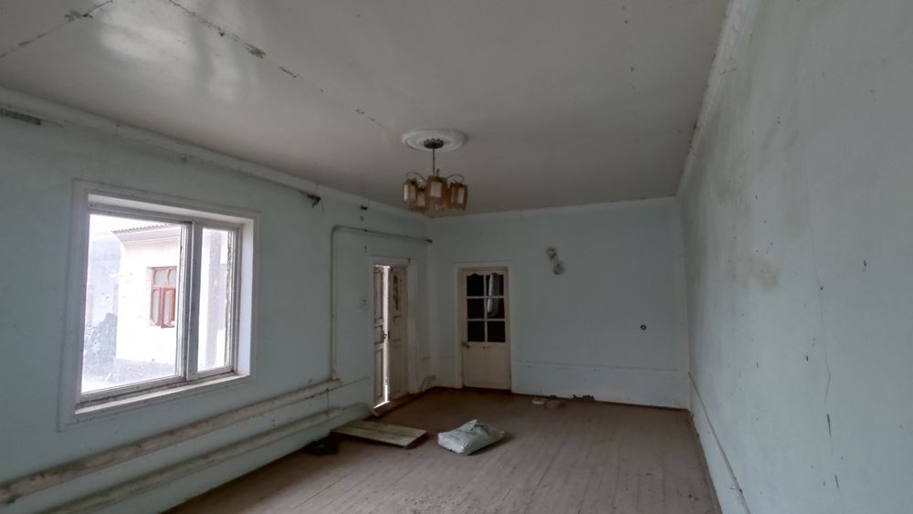 Xovli uy sotiladi srochna