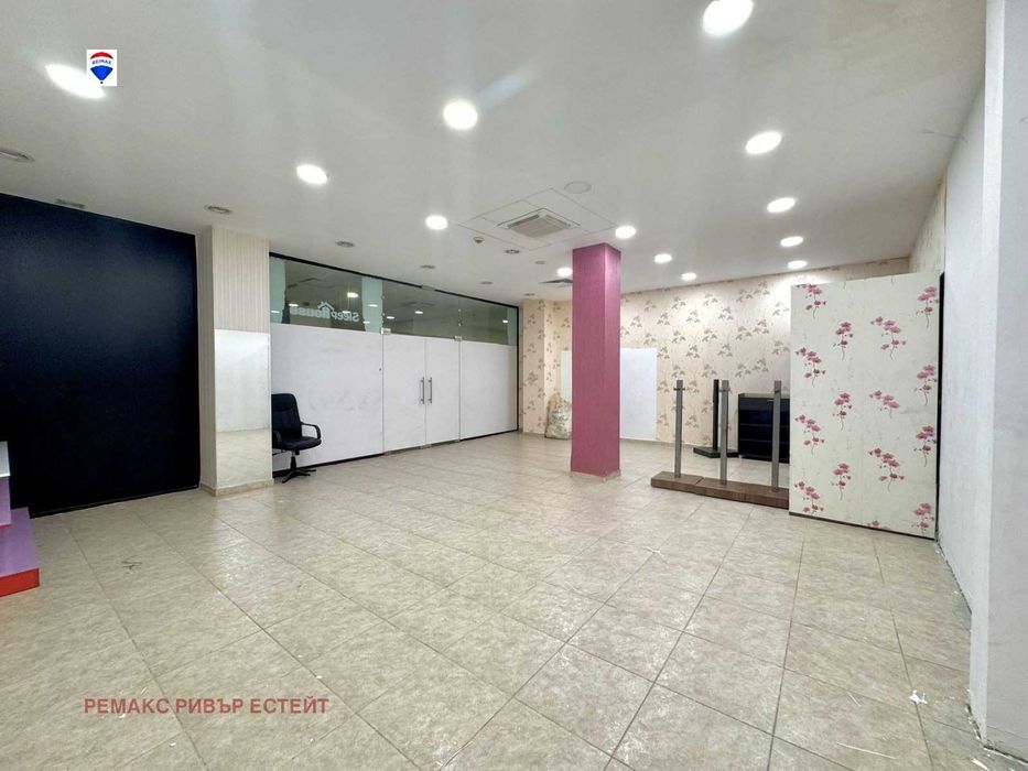 Дава се под наем Магазин в Русе, Център - 60 кв.м за 255 € - Снимка #2