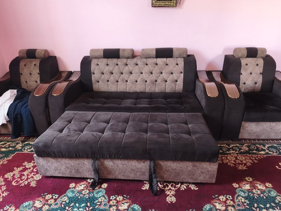 Kravat va krislo hamda spanli 3tasi birda