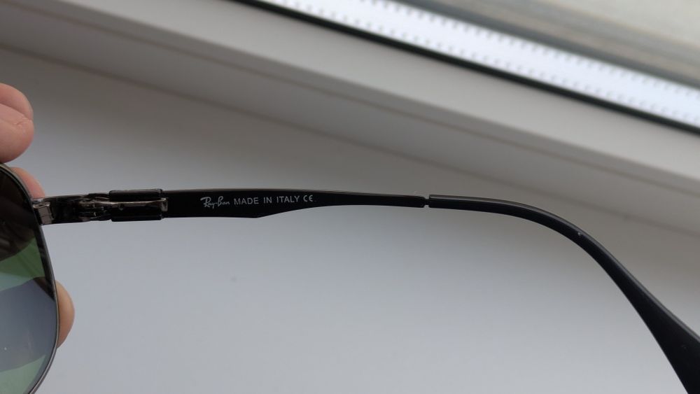 Очки RayBan зеленые.