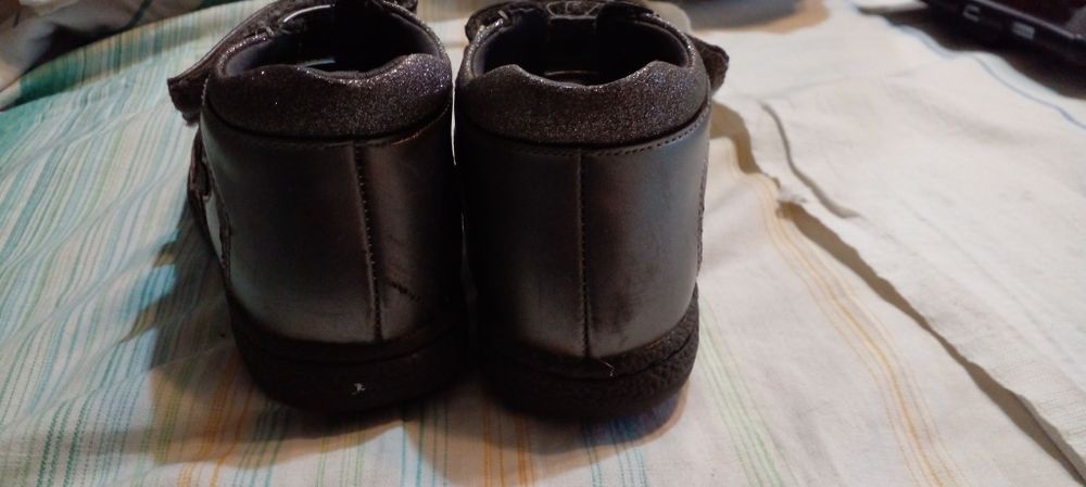 Ботинки на девочку осень 26р chicco