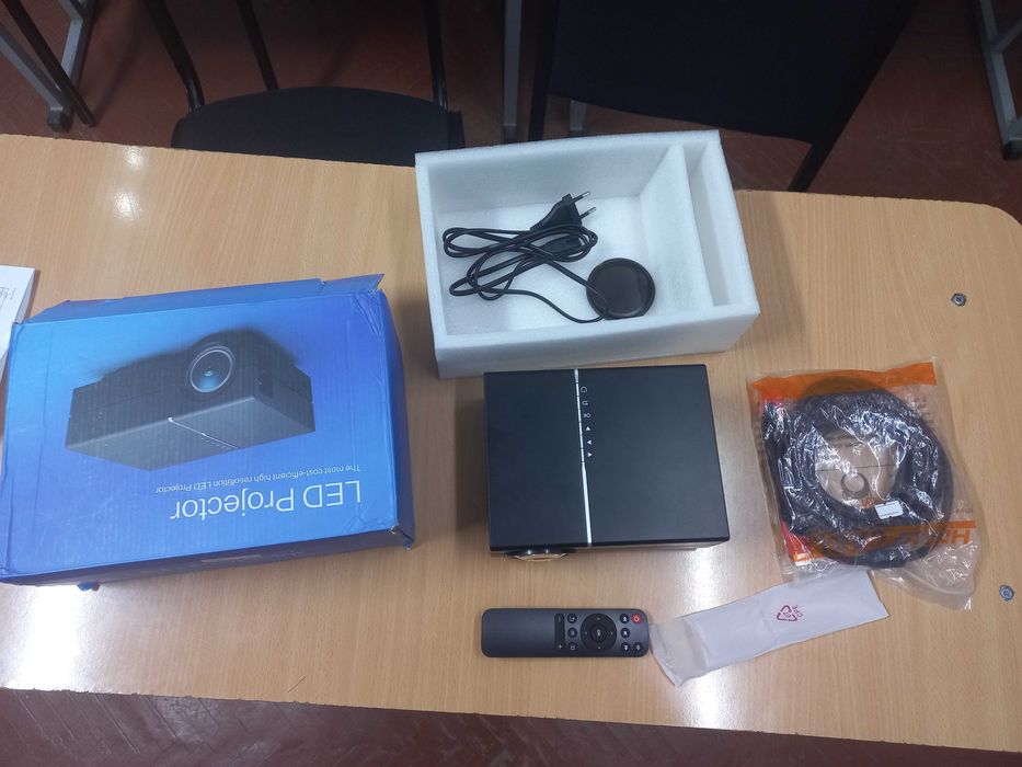 Proyektor Lumens Yg450