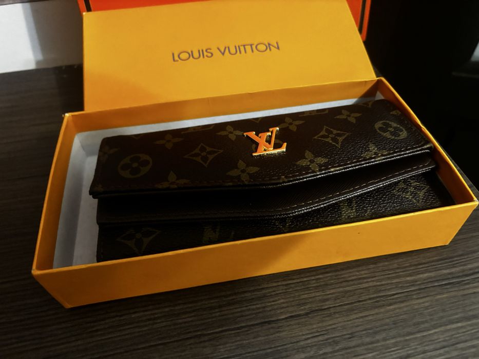 Portofel LV in cutie