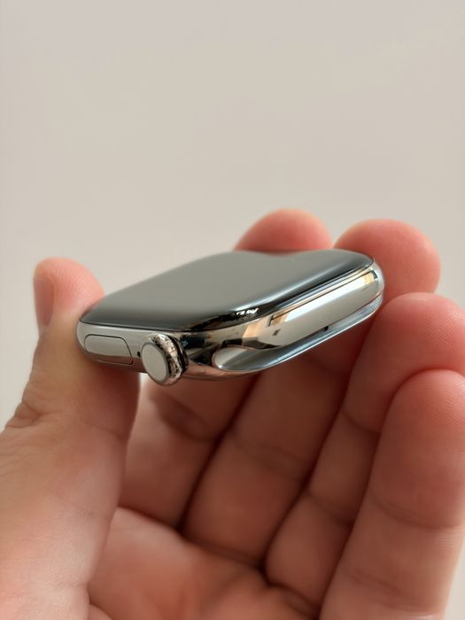 Apple Watch 10, GPS, Cellular, Carcasa Natural Titanium 42mm, Stone Grey Sport Band - S/M