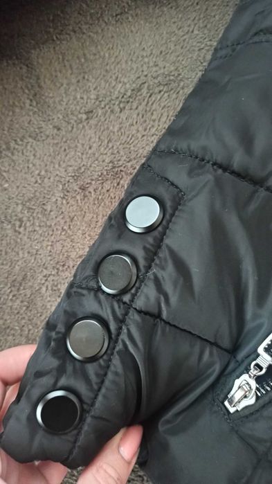Продавам дамско черно зимно яке