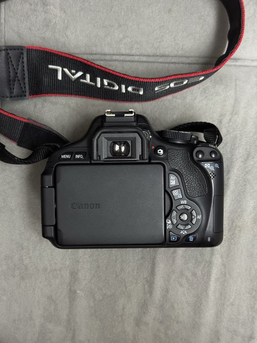 Продам фотоаппрат Canon 600D