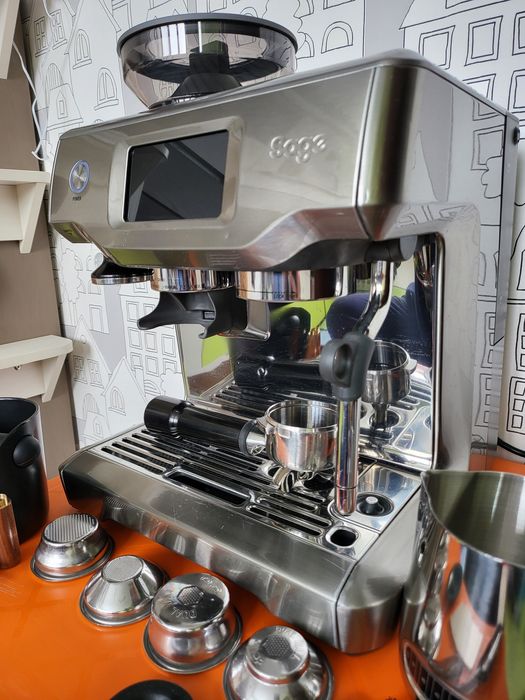 Кафемашина SAGE the Barista Touch с дисплей и кафемелачка