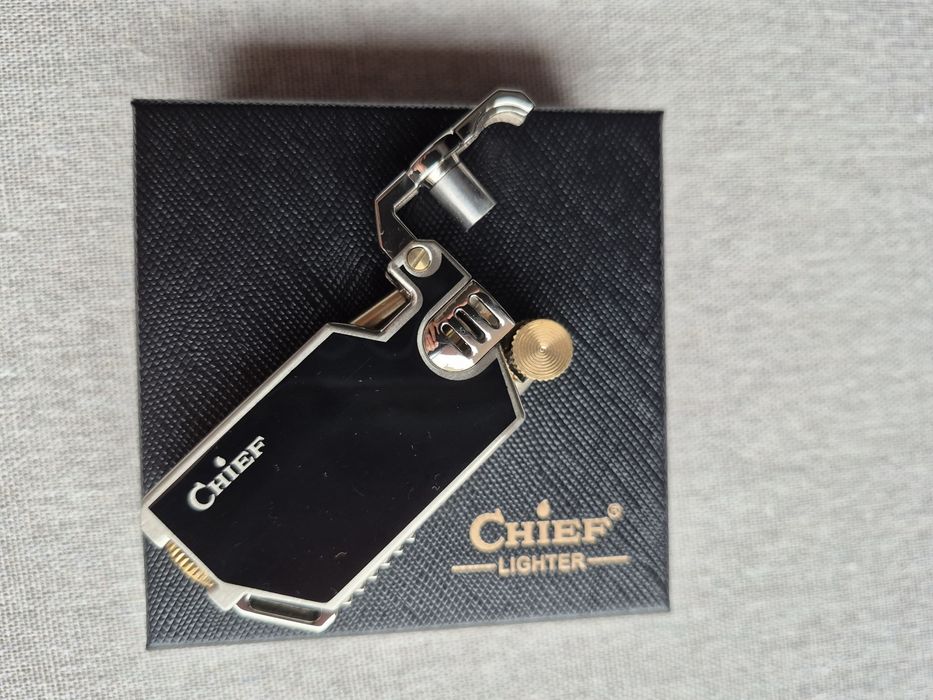 Бензинова запалка CHIEF ,три цвята ,подаръчна кутия