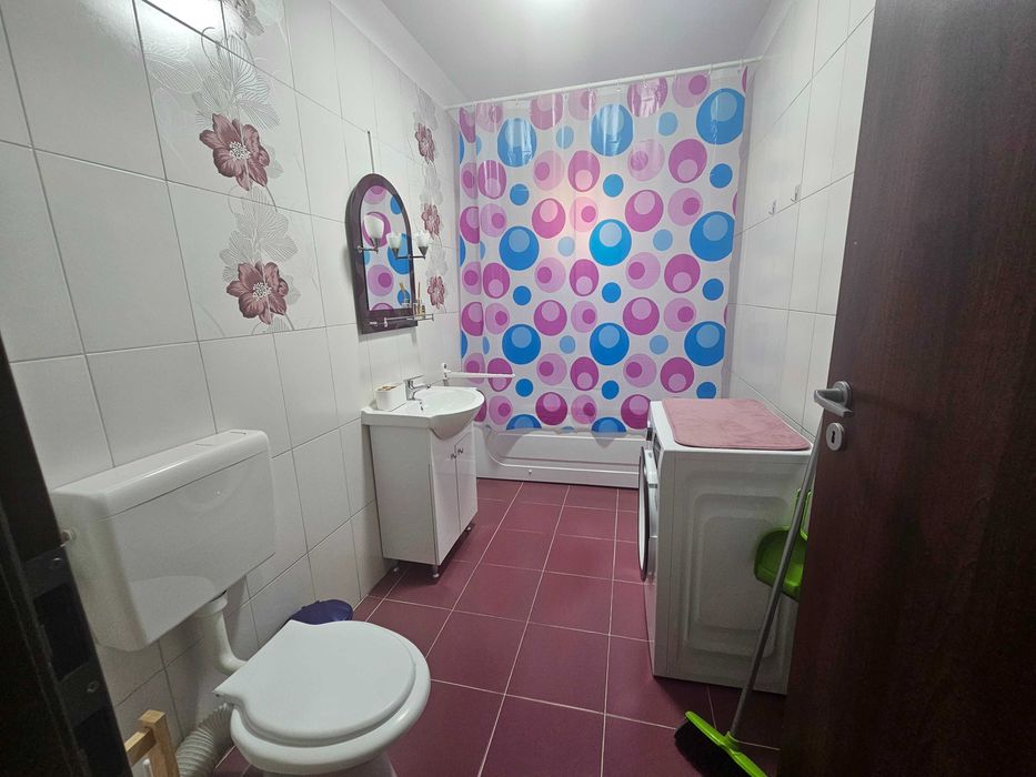 Proprietar închiriez Garsoniera 46 mp, modern cu bucatarie inchisa și loc de parcare, in fata geamului