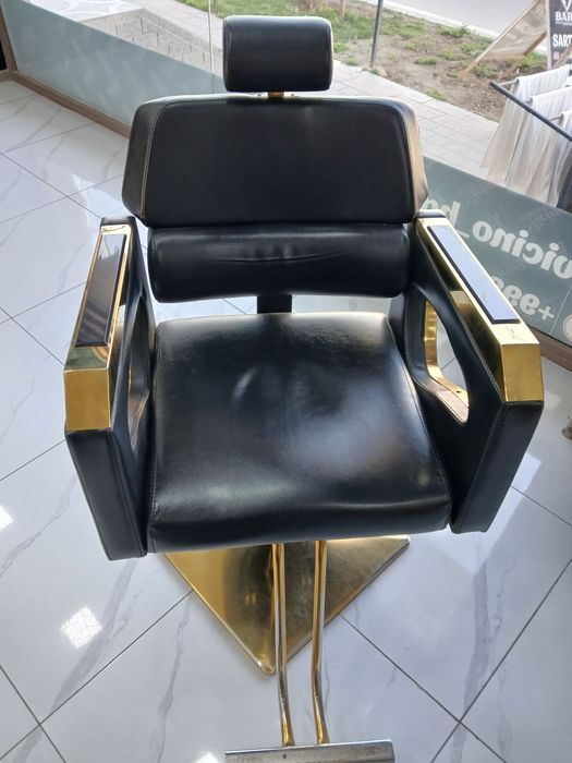 Sartarosh kreslo sotoladi, ozgina ishlatilgan xolati ideal