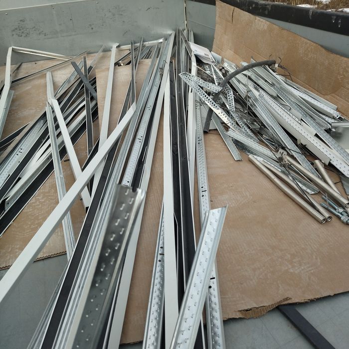 Потолочный плитка Armstrong.