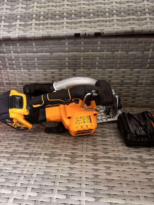 Circular dewalt DCS565