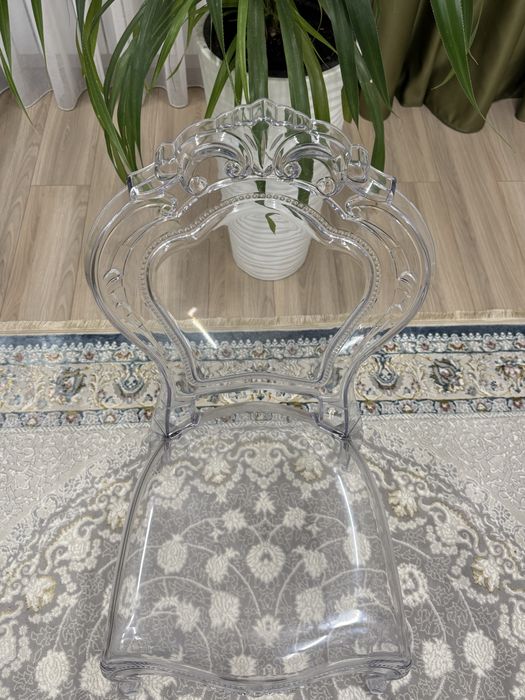 Продам 12 штук стульев