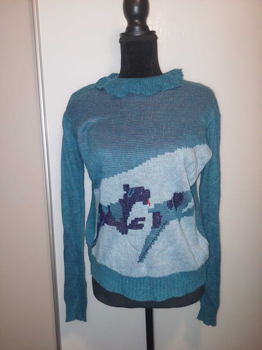 Pulover bleu cu volanas la gat si imprimeu catei