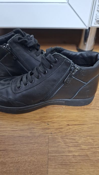 Продам осенние ботинки