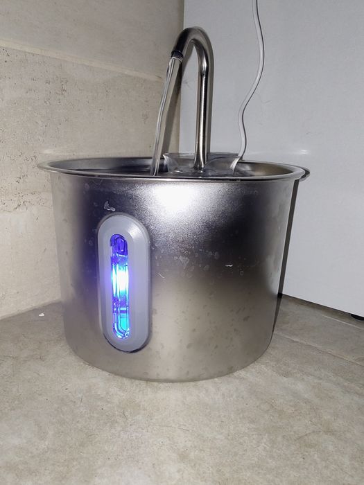 Fântâna apa pentru pisici