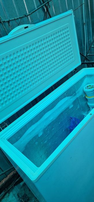 Продаётся  Морозилка.