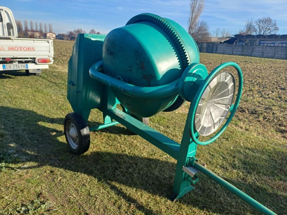 Betoniera 350 litri.