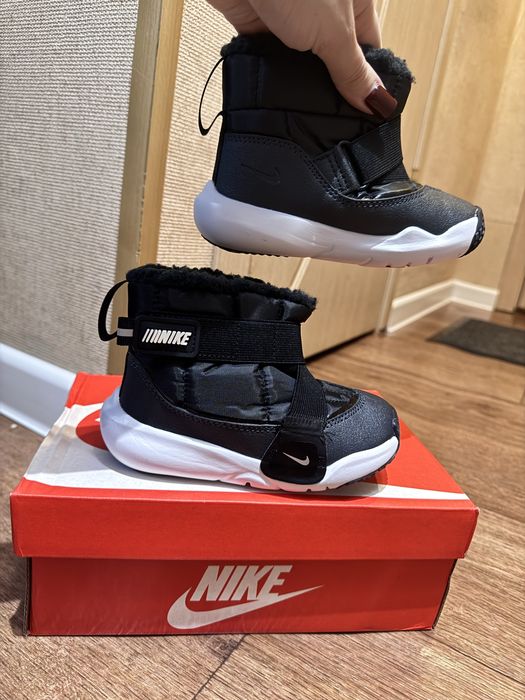 Ботинки зимние Nike детские  новые