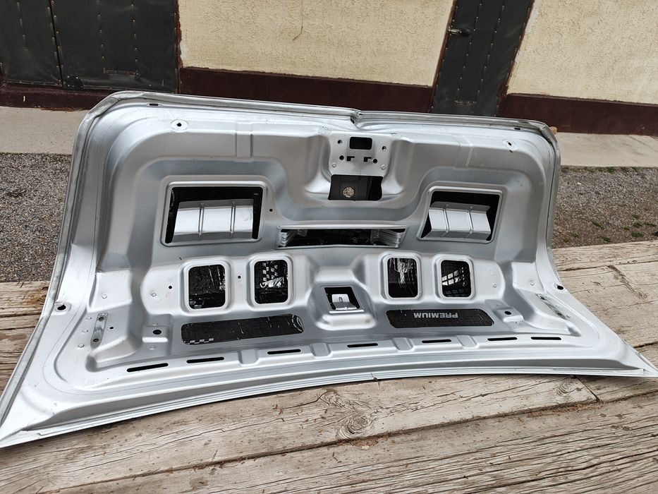 Крышка багажника  кобальта