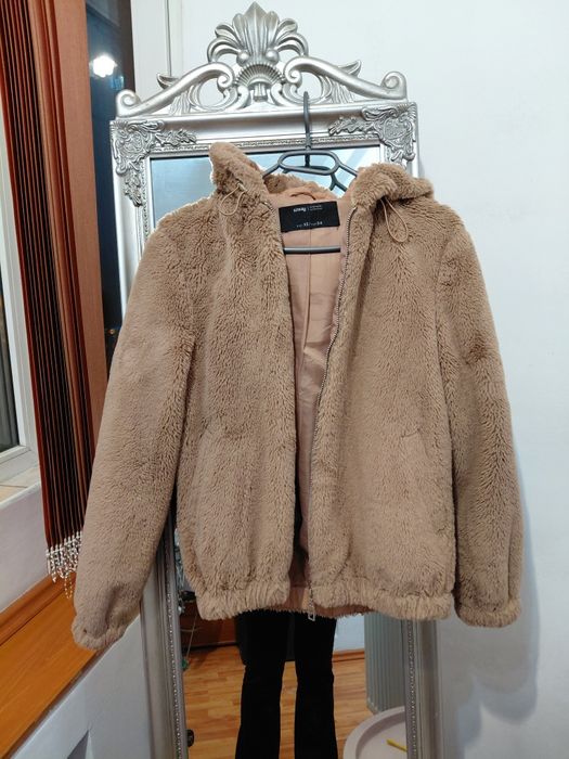 Blanita scurta cu gluga