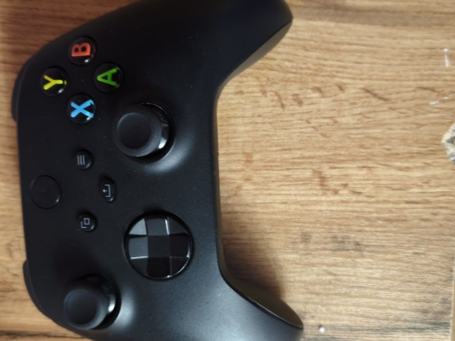 Продам консоль Xbox Series S 2 джостика