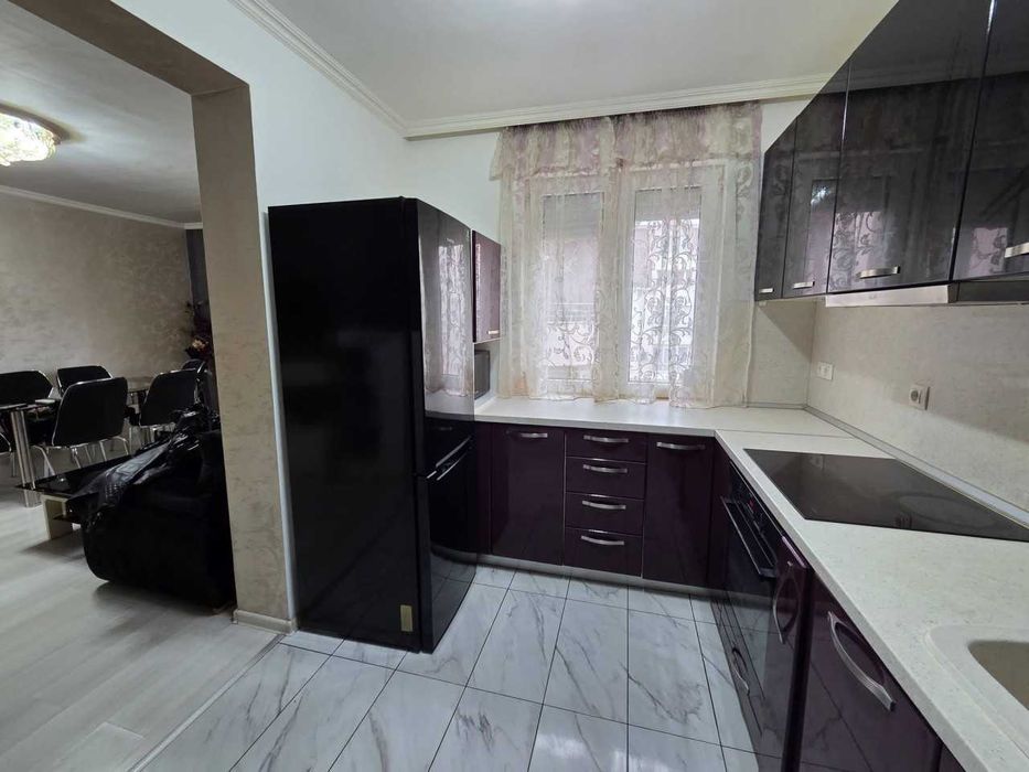 Дава се под наем Тристаен апартамент в Пловдив, Мараша - 100 кв.м за 399 € - Снимка #1