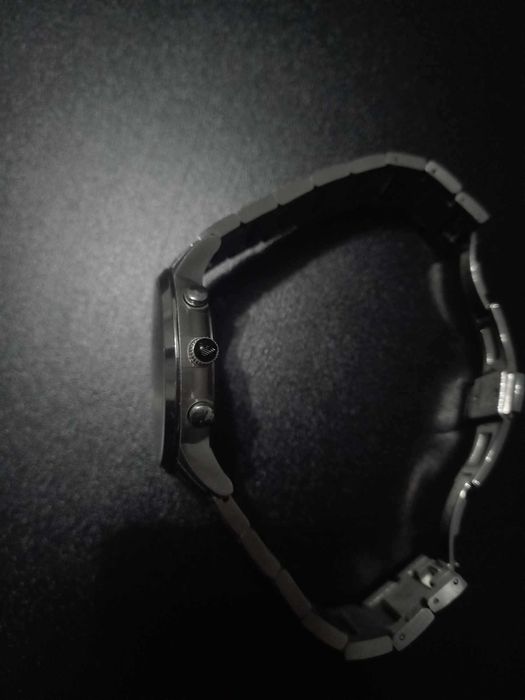 Продавам часовник Emporio Armani