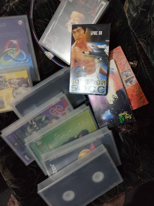 Видеокассеты с фильмами