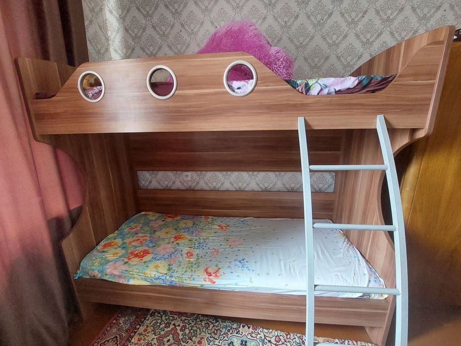 Продам двух ярусную кровать