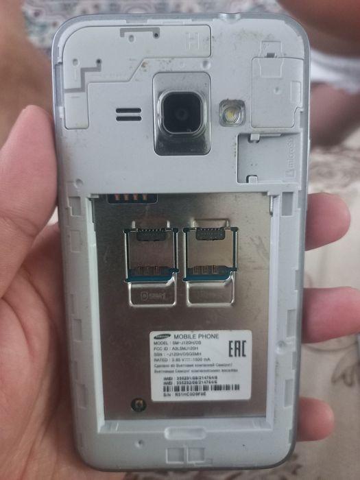 Продам сотовый  телефон марки J 120