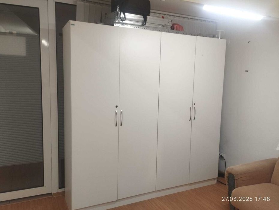 продаем шкаф с полками