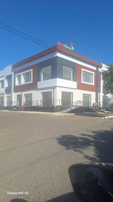 Stroy bazardan magazin sotiladi