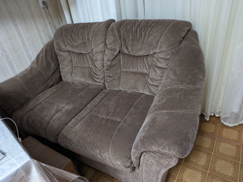 Продается диван в хорошем состоянии