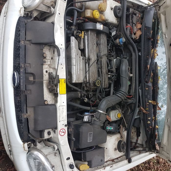 Продавам Ескорт на части