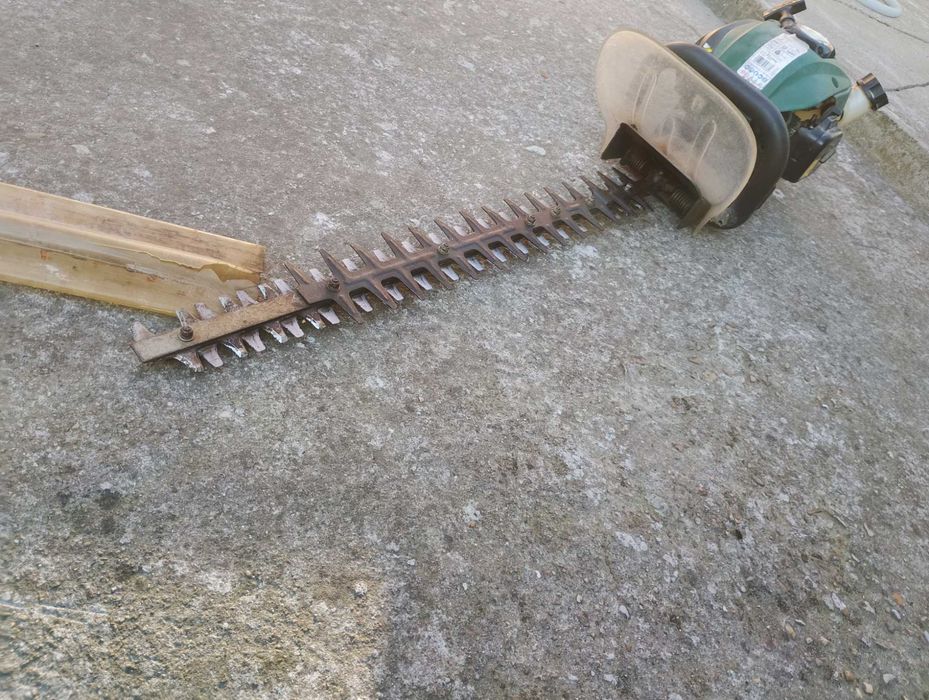 Бензинов храсторез (ножица за жив плет) GARDENER BHS 620