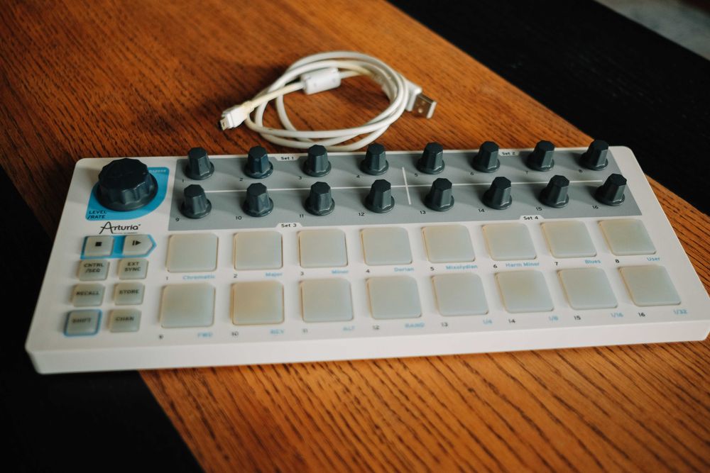 Controller MIDI Arturia BeatStep – Stare excelentă!