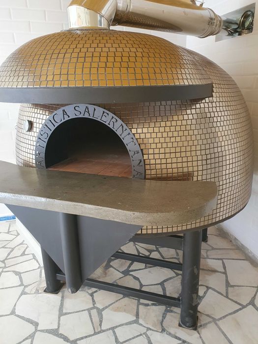 Неаполитанска Пещ на дърва за пица