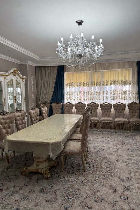 Королеский стол и стулья