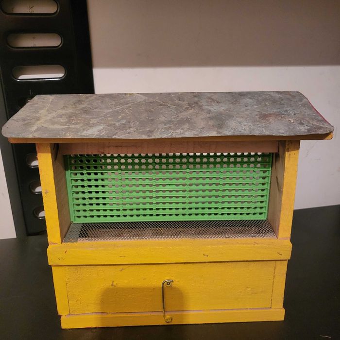 Produse apicole: hranitoare diferite marimi si rame 1/1din lemn de tei