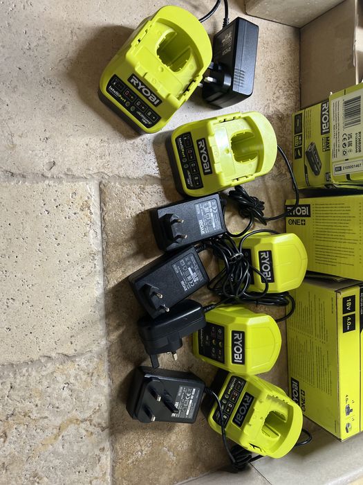 Ryobi 18V-Incarcator pentru acumulatori Ryobi ONE+ RC18120 Litiu-ion