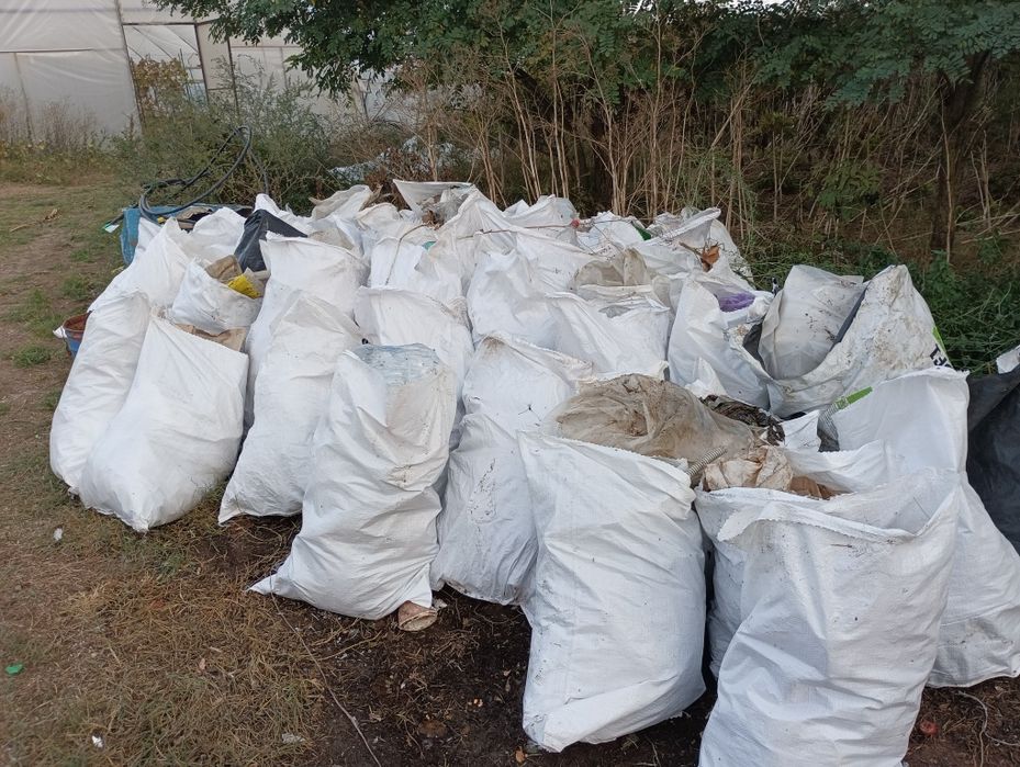 Почистване на мази тавански помещтения