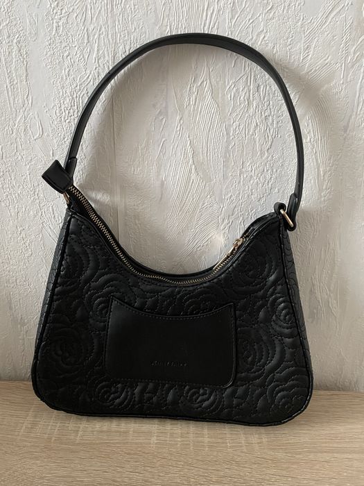 Дамака черна чанта с рози