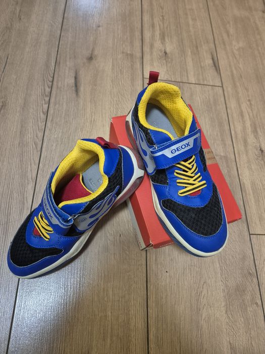 Geox маратонки, светещи