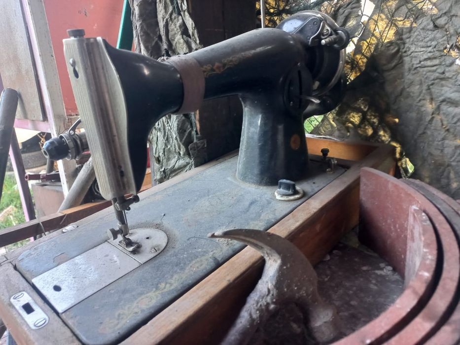 Швейную машину продам