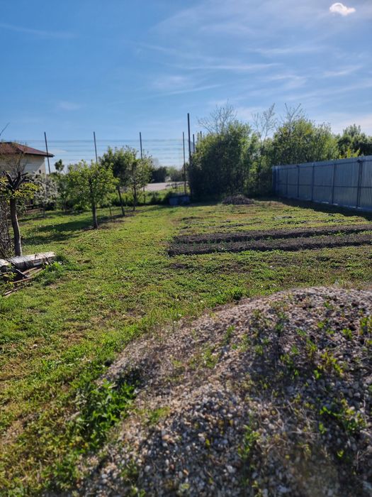 Vând casă în orașul Titu  

 Situată la strada principală Pitești București

Compartimentare:
  2 dormitoare