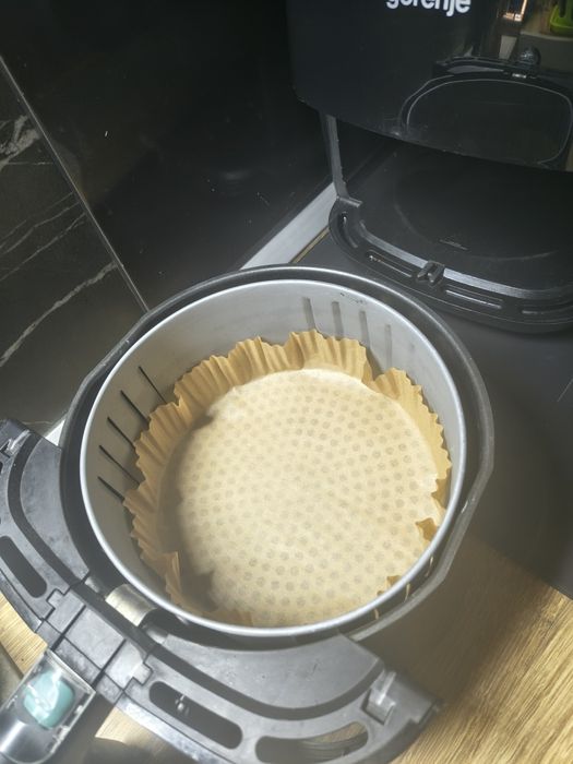 friteuza cu aer cald Gorenje ,capacitate de 3,5 litri.Include 9 programe presetate